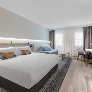 Junior King Suite
