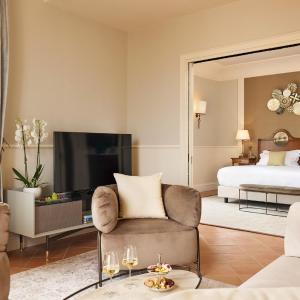 Suite with Pool View