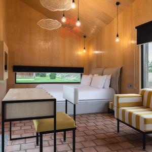 Deluxe Double Room with Shower