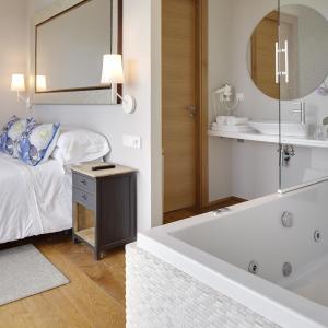 Suite with Spa Bath