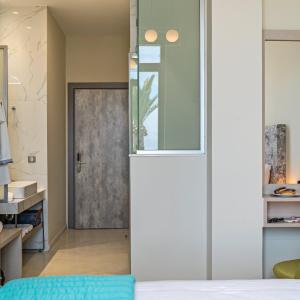 Deluxe Double Room with Balcony and Sea View