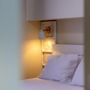Deluxe Double Room (2 Adults + 1 Child)