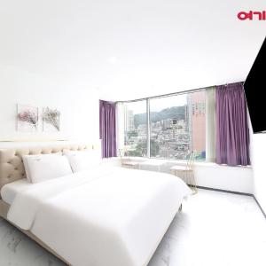 Deluxe Double Room with Half-Beach View