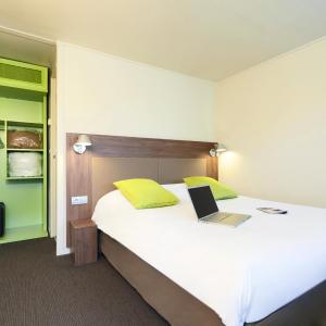 Standard Double Room with One Single Bed - Up to Ten Years