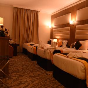 Quadruple Room with Private Bathroom