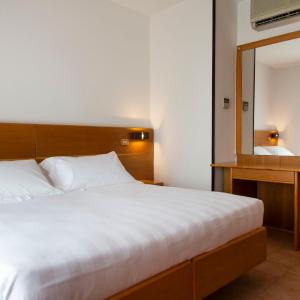 Standard Room with Garden View