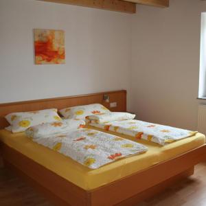 Three-Bedroom Apartment with Shower