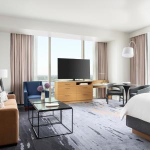 Four Seasons Riverfront Room
