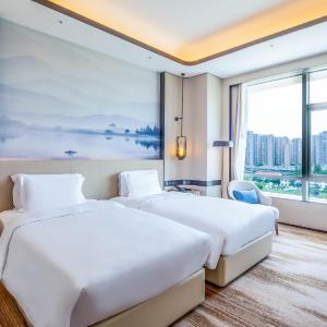 Superior Twin Room with City View