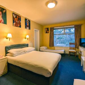 Family Room (2 Adults + 2 Children)