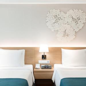 Premium Twin Room with Lounge Access