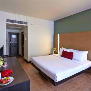 Standard Double Bed Square Wing