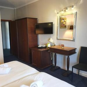 Economy Triple Room