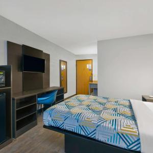Deluxe King Room - Non-Smoking