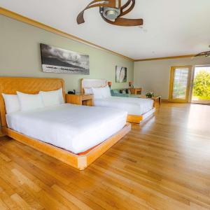Queen Room with Two Queen Beds and Partial Ocean View