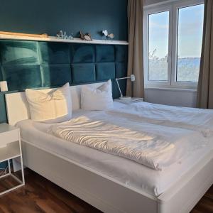 Double Room with Partial Sea View