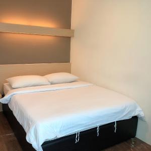 Business Queen Room