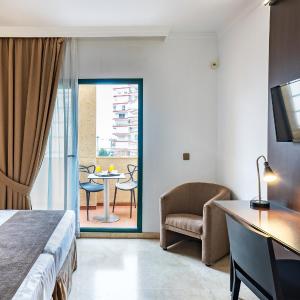 Double or Twin Room with Partial Sea View
