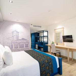 Deluxe Double Bed Pool Access + Free Coworking Space