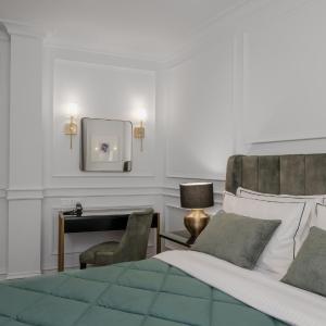 Executive Suite with Outdoor Jacuzzi