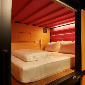 Capsule Queen (Check-In between 0800 - 1900 (12 hours stay)