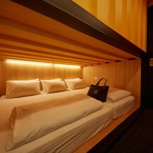 Capsule Suite (Check-In between 0800 - 1900 (12 hours stay)