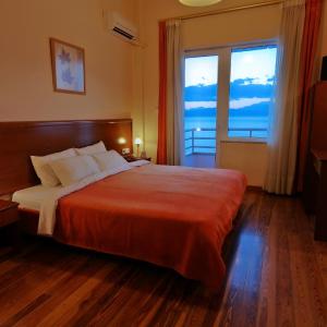 Double or Twin Room with Sea View