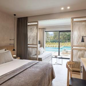 Junior Suite with Pool View & Swim Up Pool