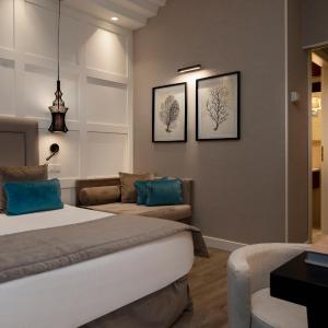 Junior Suite with Side Sea View