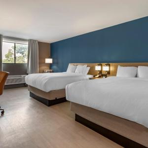 Queen Room with Two Queen Beds - Accessible/Non-Smoking 
