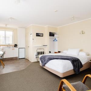 Queen Bed Only Studio