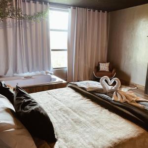 Deluxe Suite with Spa Bath