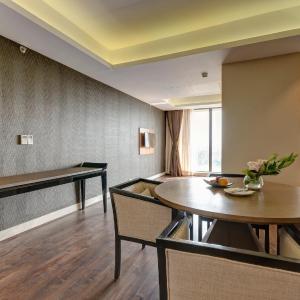 King Suite with City View
