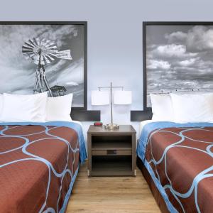 Queen Room with Two Queen Beds and Bath Tub - Mobility Accessible/Non-Smoking