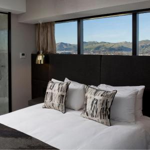 Standard King Room with City View - High Floor