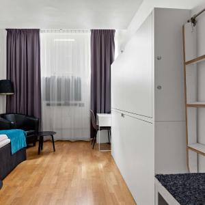 Economy Room with Two Bunk Bed Sets - Non-Smoking