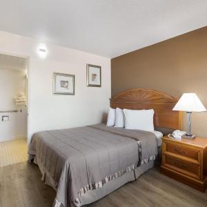 Queen Room - Mobility Access/Non-Smoking