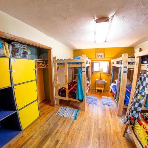 Bed in 6-Bed Mixed Dormitory Room