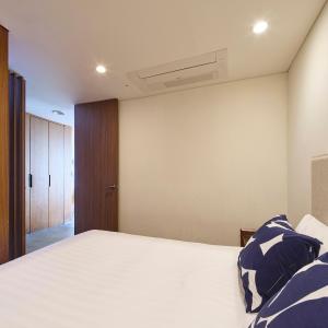 Blue Royal Family Suite