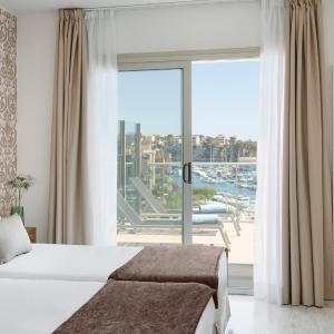 Superior One-Bedroom Apartment with Harbor View