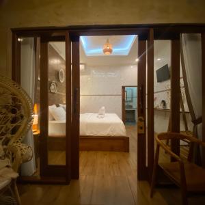Queen Room with Balcony