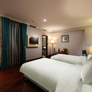 Deluxe Twin Room Internal Window