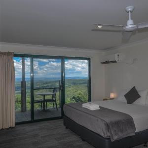 Glasshouse View Room