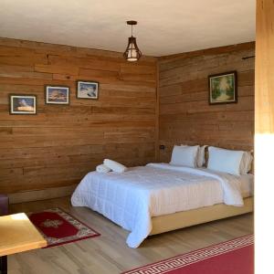 Suite with Mountain View