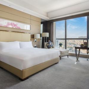 One-Bedroom King Suite - Non-Smoking