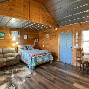 Queen Cabin
