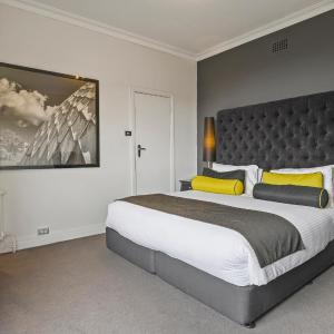 Heritage Valley View Room