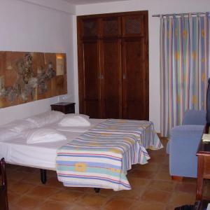 Double Room with Extra Bed (3 Adults)