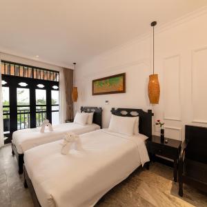 Deluxe Twin Room with Pool View