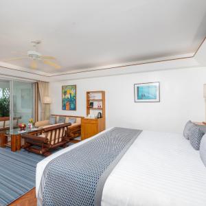 Royale Wing Suite